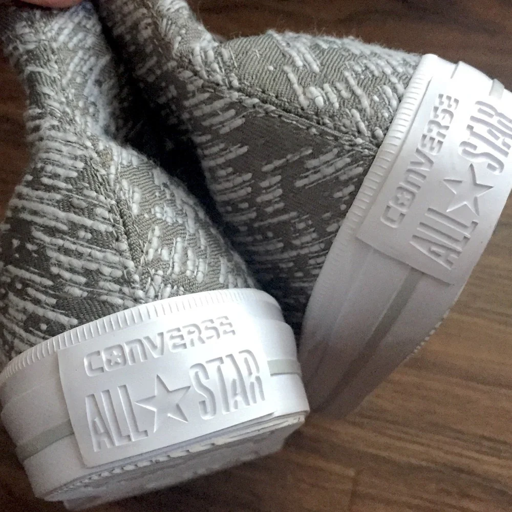 NEW CONVERSE Gray High Top Textured Sneakers Shoes 7 Womens - Picture 6 of 7
